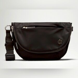 Lululemon up all night festive bag 2L